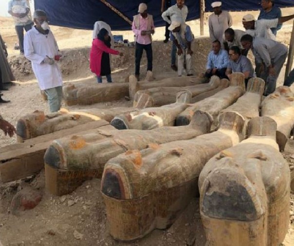 Para arkeolog telah menggali 30 peti mati kayu tertutup dengan mumi di dalamnya dekat Luxor, Mesir. Foto: Kementerian Benda Purbakala Mesir.
