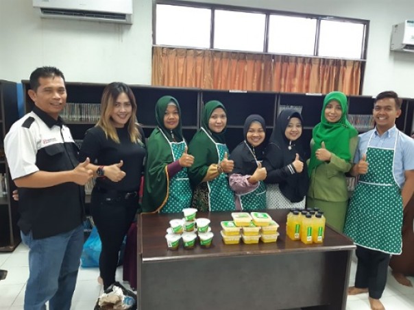CSR IKPP bersama UMKM Tualang Siak menggelar pelatihan membuat kue berbahan nanas