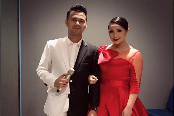 Presenter Raffi Ahmad dan istrinya Nagita. 