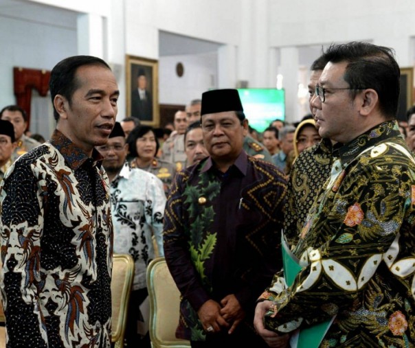 Kepala Badan Restorasi Gambut (BRG) Nazir Foead bersama Presiden RI Joko Widodo (Foto: Istimewa/BRG)