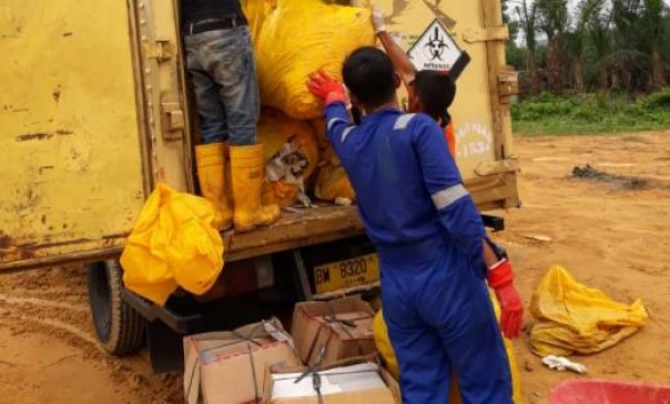 Proses pengangkutan limbah medis di RSUD Selasih Pelalawan