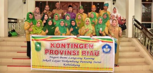 Gubernur Riau, Syamsuar bersama kontingen guru Riau