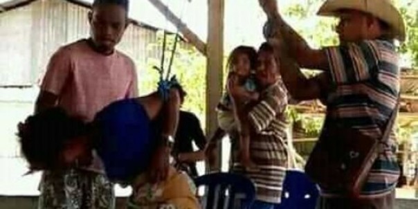 Seorang ABG digantung oleh Kepala Desa di NTT yang viral di Medsos. 