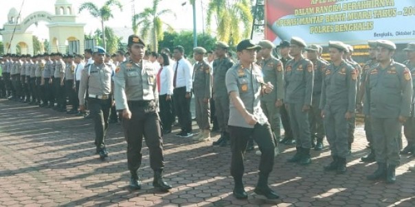 Kapolres Bengkalis, AKBP Sigit Adiwuryanto saat apel konsolidasi Operasi Mantap Brata 2018