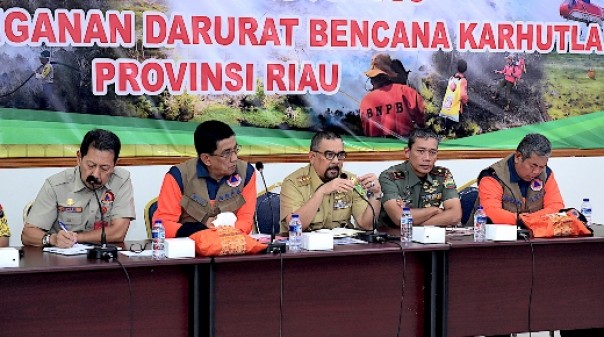 Wakil Gubernur Riau, Edy Natar Nasution saat rapat evaluasi karhutla di Riau