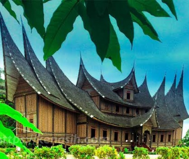 Istana Basa Pagaruyung (Foto: Istimewa/Internet)