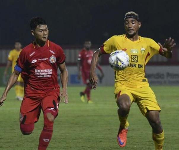 Bhayangkara FC diimbangi Semen Padang. Foto: Antara.