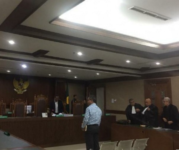 Sidang dakwaan pengacara Tomy Winata, Desrizal, di Pengadilan Negeri Jakarta Pusat. Foto: Tempo.co.