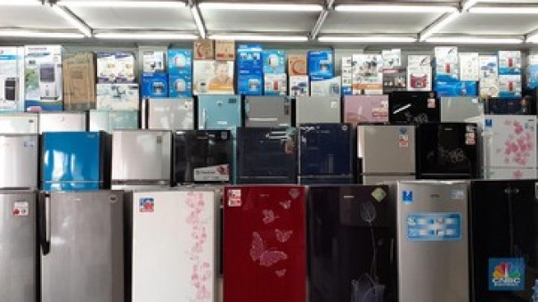 Pertokoan elektronik di Jakarta sepi pembeli, Sabtu.