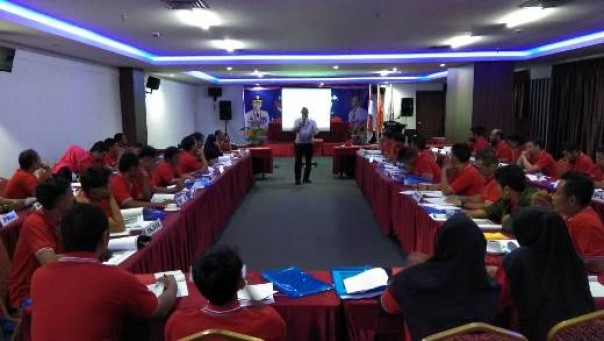 Puluhan pelatih dari seluruh cabor anggota KONI Kota Pekanbaru mengikuti penataran pelatih (foto: barkah/riau1.com)