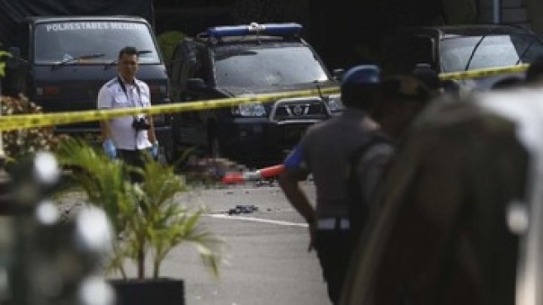 Suasana pascaledakan bom bunuh diri di Polrestabes Medan, Rabu. 