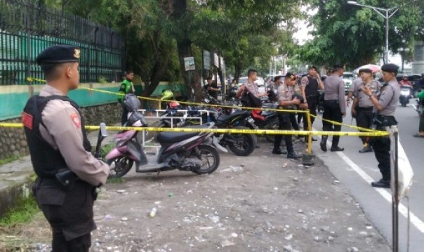 Sepeda motor milik terduga pelaku bom bunuh diri di Mapolrestabes Medan dipasangi garis polisi