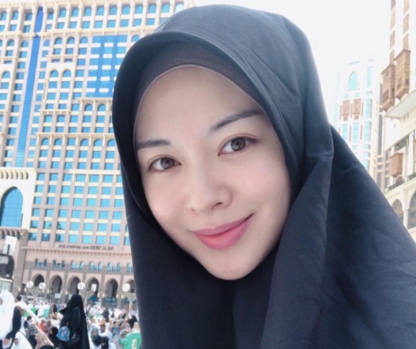 Ayana Jihye Moon di Mekah (Foto: Istimewa/internet)