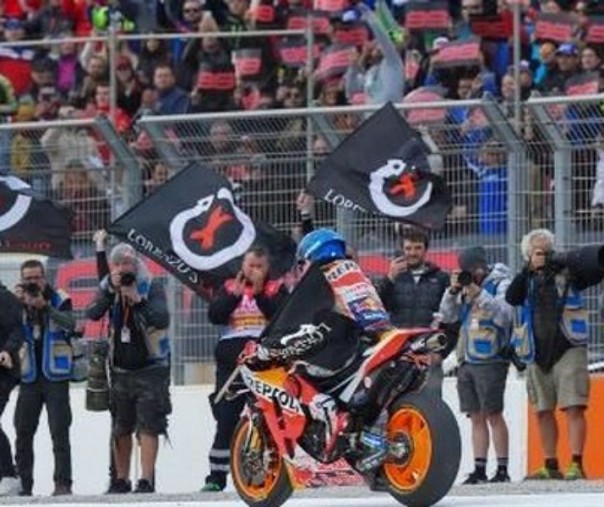 Jorge Lorenzo menutup karier sebagai pebalap di MotoGP Valencia. Foto: AFP.