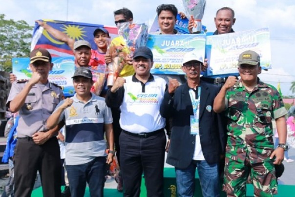 Bupati Siak, Alfedri bersama para juara SISBR 2019