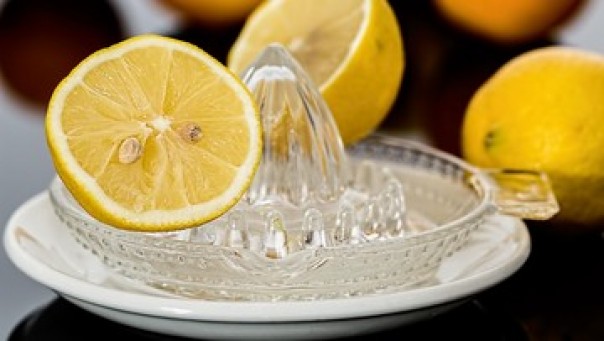 Ilustrasi air jeruk lemon.