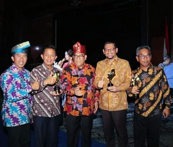 Wagubri, Edy Natar saat penghargaan Tepian Bandar Sungai Jantan sebagai destinasi wisata terpopuler di Indonesia