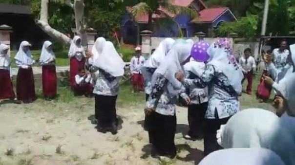 Semaraknya peringatan Hari Guru Nasional di salah satu SD di Siak