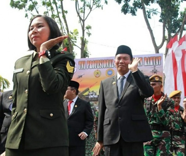 Wali Kota Pekanbaru Firdaus ambil bagian dalam parade. Foto: Humas Pemko Pekanbaru.
