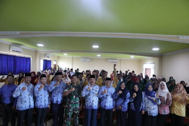 Sekda Inhil bersama ratusan mahasiswa di Inhil