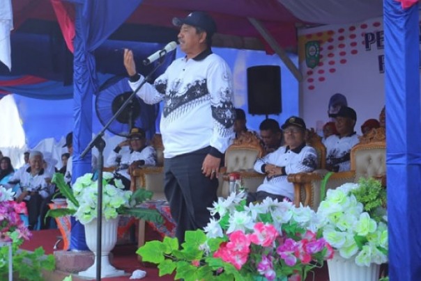 Bupati Siak, Alfedri saat membuka Porseni PGRI Siak