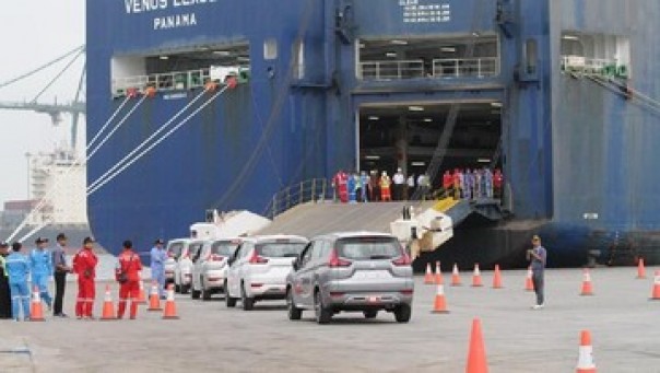 Ilustrasi aktivitas ekspor Mitsubishi Xpander ke Filipina. 