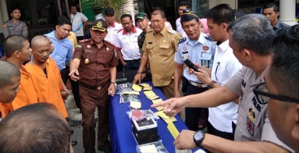 Kapolres Inhil bersama Wabup dan Kajari Inhil saat pemusnahan barang bukti narkoba