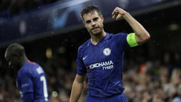 Chelsea lolos ke babak 16 besar Liga Champions. 