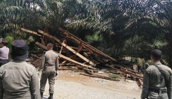 Penertiban ruli dan warung remang-remang di kawasan hutan lindung Bukit Betabuh