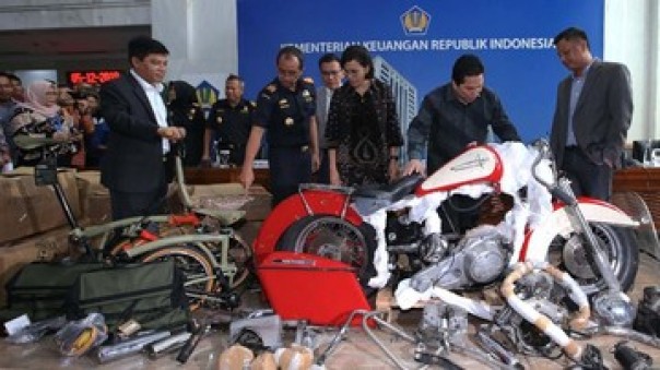 Komponen Harley Davidson dalam pesawat Garuda Indonesia beberapa waktu lalu. 