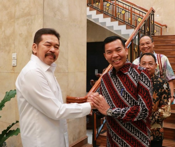 Wali Kota Pekanbaru Firdaus bersama Jaksa Agung Burhanuddin. Foto: Istimewa.