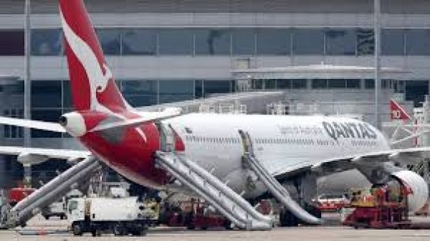 Asap Memenuhi Kabin, Pesawat Qantas Dievakuasi di Bandara Sydney  