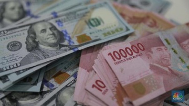 Ilustrasi uang Dolar AS dan Rupiah. 