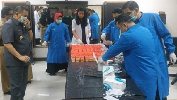 Wagubri, Edy Natar memimpin langsung jalannya kegiatan tes urine terhadap ribuan ASN dan pegawai Dinas PUPR Riau