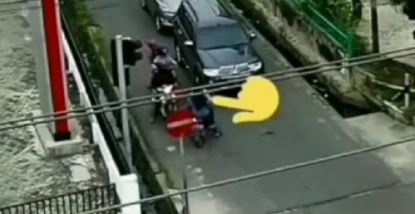 Aksi melanggar arus dilakukan pemotor di Pekanbaru terekam CCTv viral di medsos