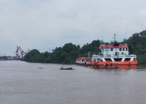 Kapal SPOB Wijaya Kusuma 2 Samarinda bocor, bersandar di perairan Perawang