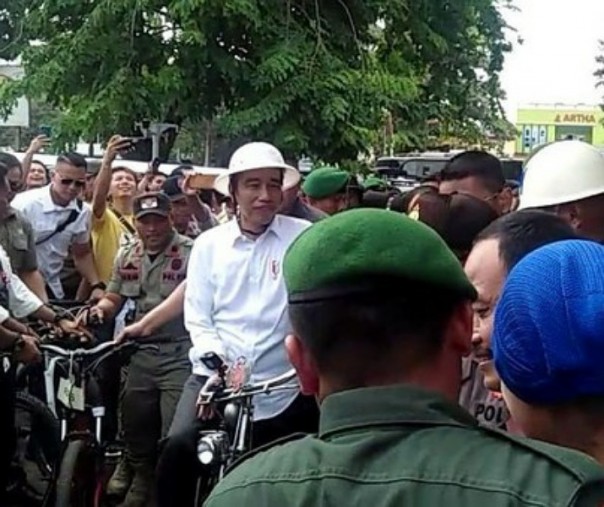 Presiden Jokowi ngonthel di Semarang. Foto: Detik.com.