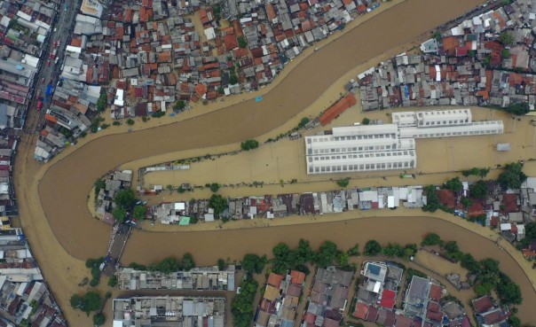 Jokowi dan Puan Maharani Minta Evakuasi Segera Terhadap Korban Banjir di Jakarta