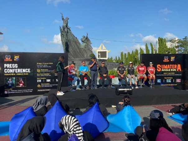 Bupati Siak, Alfedri saat peluncuran Sumatera Jungle Run 2020 di Pekanbaru bersama Kapolda Riau