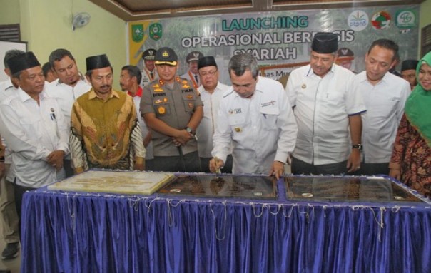 Gubernur Riau, Syamsuar saat launching koperasi syariah di Siak