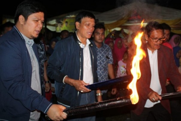 Anggota DPRD Riau, Sukarmis saat menghadiri melayur lajur Desa Pulau Kopuang Sentajo Kuansing