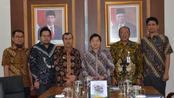 Anggota DPRD Riau, Agus Triansyah mendampingi Gubri Syamsuar ke Bappenas