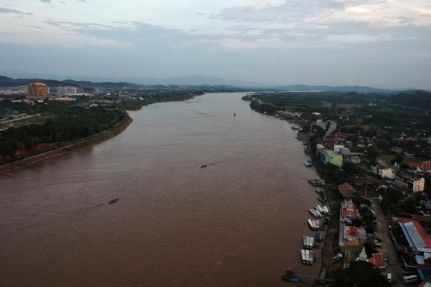 Jutaan Orang Terpaksa Bertahan Hidup di Sepanjang Jalur Sungai China yang Tercemar