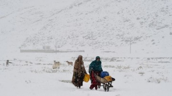 Longsor salju yang menewaskan 77 orang di Pakistan Utara. 