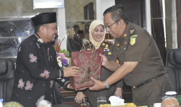 Bupati Kampar, Catur Sugeng menerima kunjungan pihak Kejati Riau di Kejari Kampar