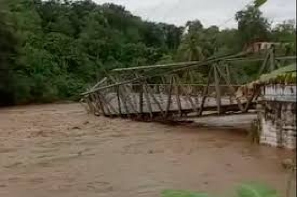 Sembilan Orang Tewas Setelah Banjir Bandang Menghancurkan Jembatan di Bengkulu