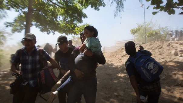 Kekacauan Terjadi di Perbatasan Guatemala dan Meksiko Saat Ribuan Migran Mencoba Menyerang Lewat Sungai
