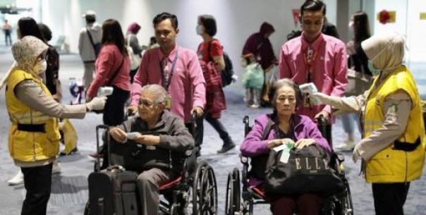 Pemeriksaan WNA yang masuk ke Indonesia untuk antisipasi penularan virus corona asal Cina