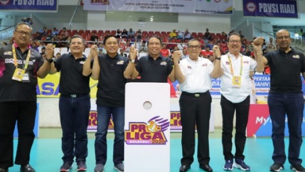 Menpora RI Zainudin Amali dan Wagubri Edy Natar Nasution bersama jajaran panitia Proliga 2020