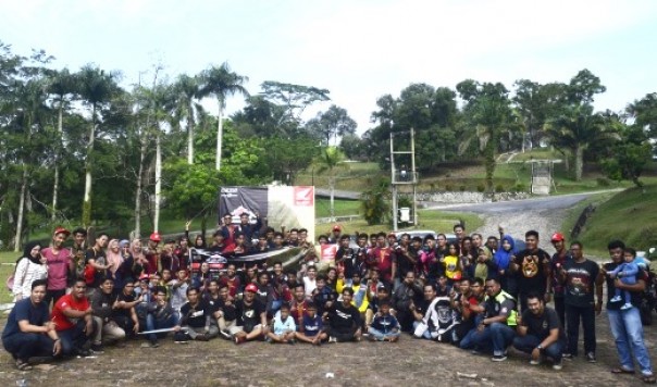 Ratusan bikers dari komunitas sepeda motor Honda saat mengikuti Bikers Adventure Camp di Stanum Bangkinang bersama Capella Honda Riau